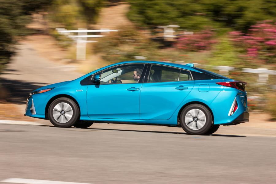  Toyota Prius Prime 2016 года  (NA) (фото 9 из 55)